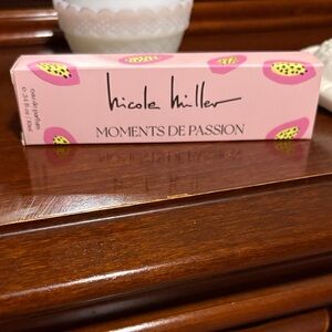Nicole Miller Moments de Passion Pink Perfume Box